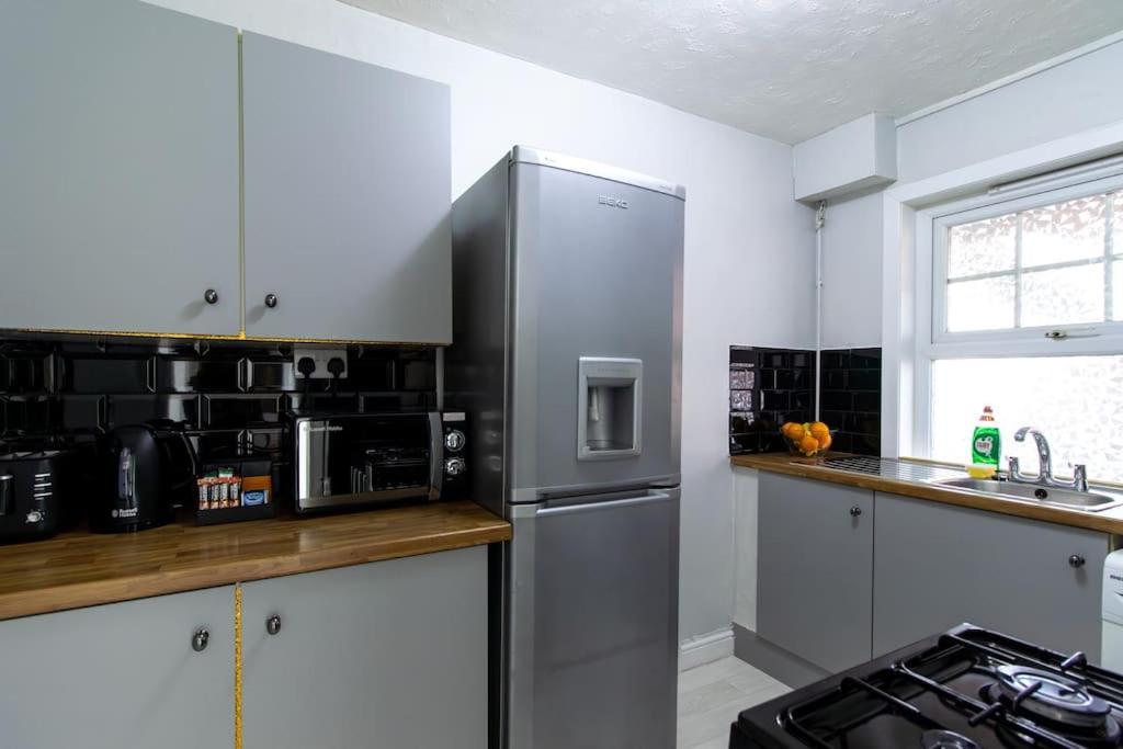 Open Mind Property - Southsea With Free Parking 朴次茅斯 外观 照片